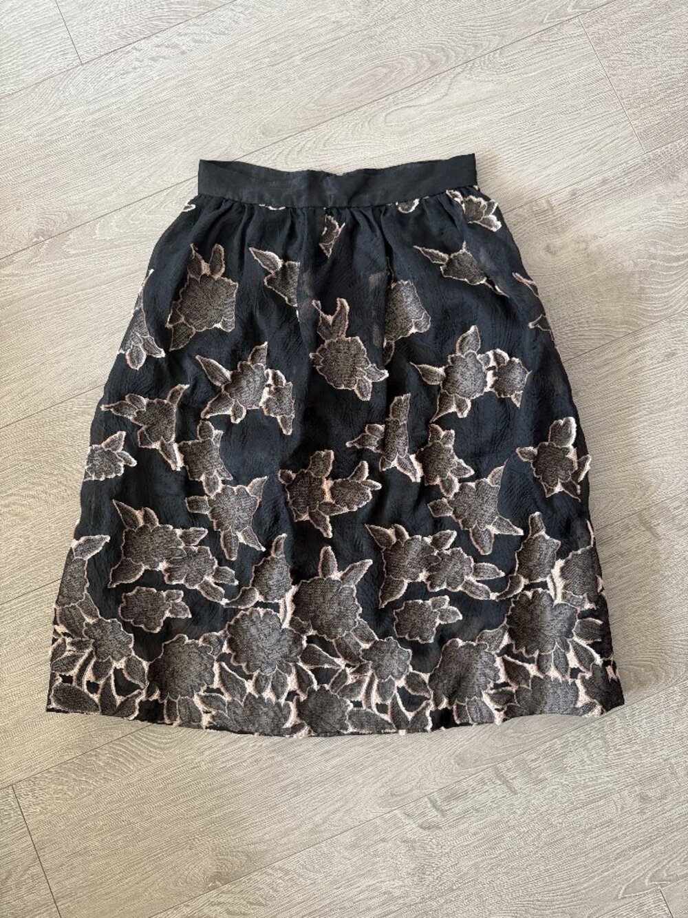 H&M Black Floral Jacquard A-Line Skirt Women’s Size 6 Textured Midi Knee Length